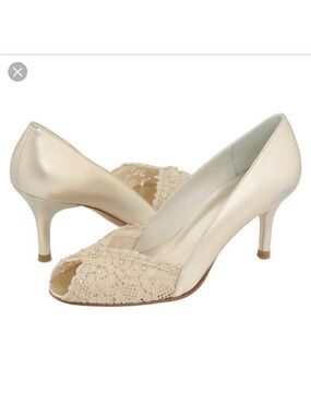 Stuart Weitzman Chantelle lace pumps